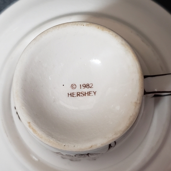 Vintage 1982 Hershey Teacup and Saucer - Picture 5 of 6